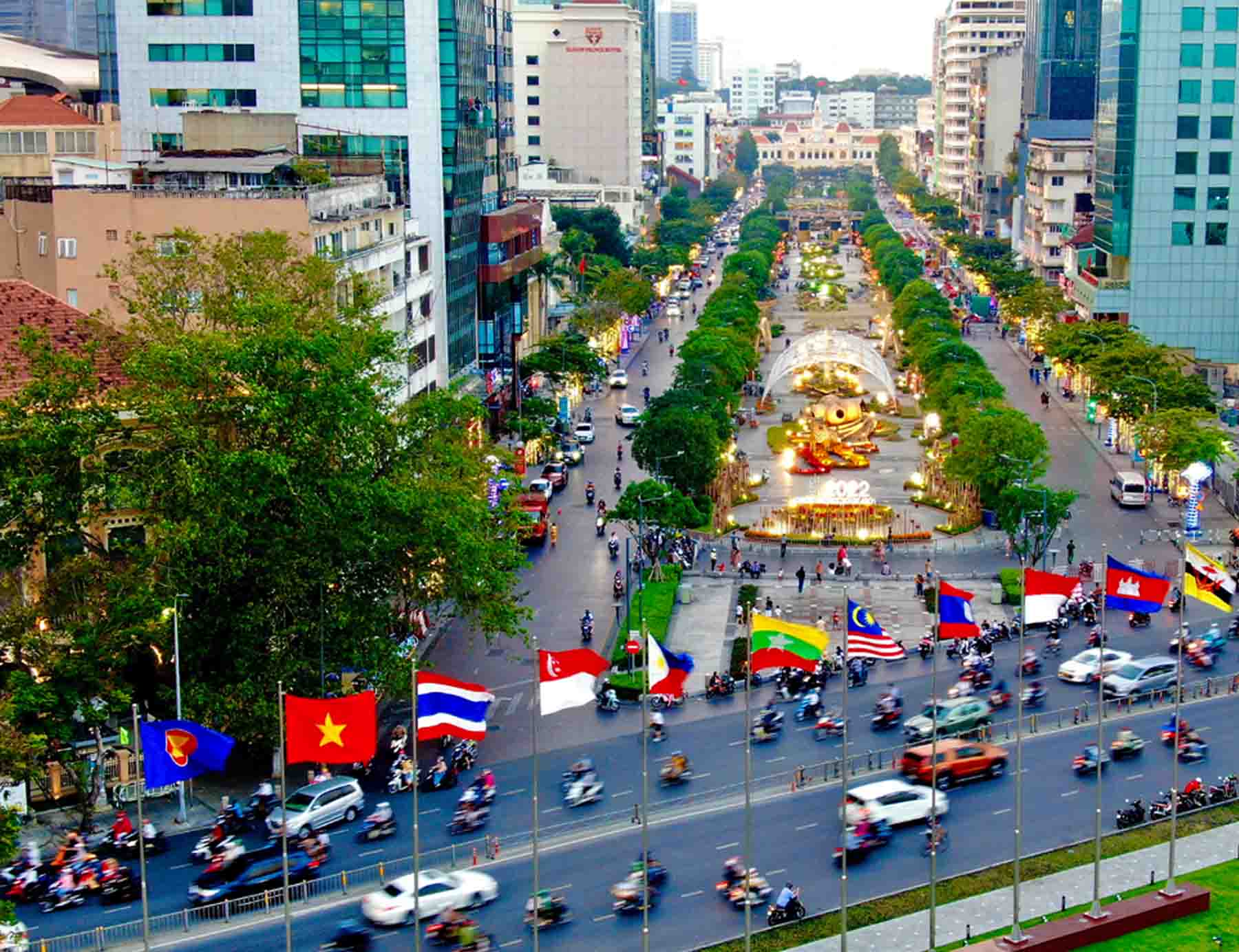 Hình ảnh Đường hoa Nguyễn Huệ vẫn mang trọn vẹn những bản sắc, nét đẹp truyền thống của mùa Xuân Sài Gòn