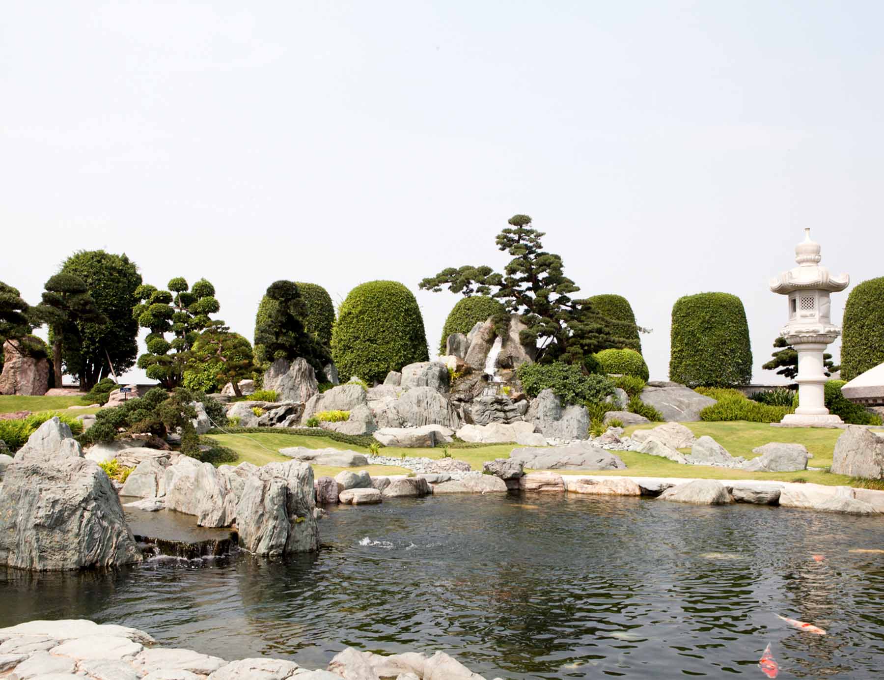 Sân vườn Nhật là không gian thiết kế với sự bày trí ngăn nắp, tỉ mỉ của các vật thể tự nhiên